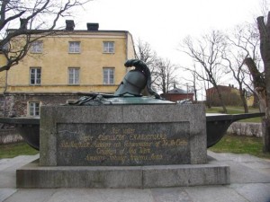 Могила фельдмаршала графа Августина Эренсверда (1710 - 1772), расположенная в центре возведённой под его руководством Свеаборгской крепости