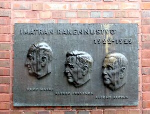 Мемориальная доска, посвящённая строителям электростанции