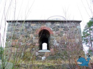 Руины крепостного маяка Роченсалмского порта