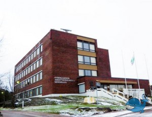 Морская школа провинции Кюменлаксо и вид на пролив Роченсалми